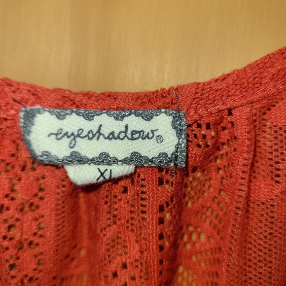 Eyeshadow Top - Picture 4 of 4